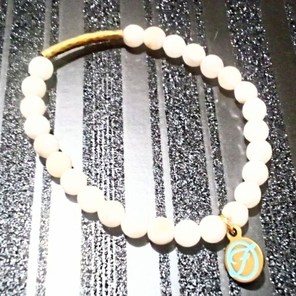Signed Fabulina Faceted White Quartz Beaded and Gold Tone Stretch Bracelet - Picture 1 of 5